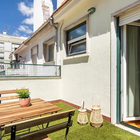 Nesha Πανσιόν